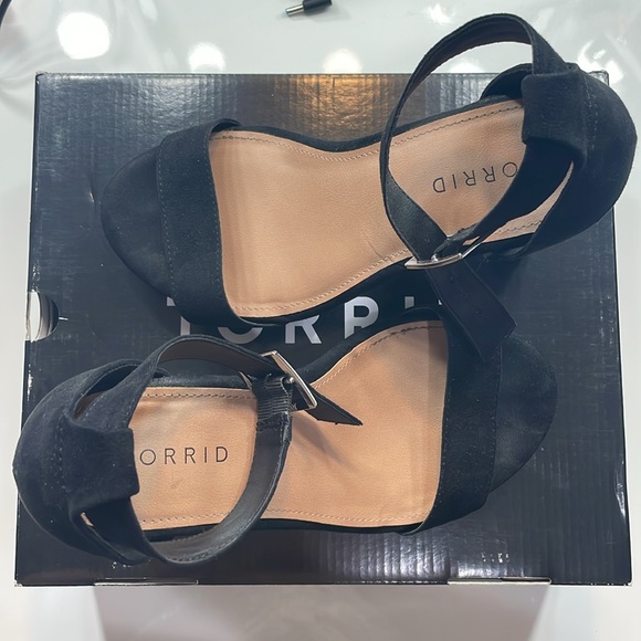 Torrid black platform heel size 7 - Picture 2 of 4
